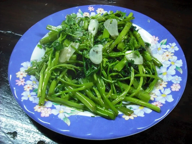 Xem Hình Ảnh Rau Muống Xào Tỏi Đẹp Mắt & Hướng Dẫn Cách Làm Giòn Ngon, Giữ Màu Xanh Xem Hình Ảnh Rau Muống Xào Tỏi Đẹp Mắt & Hướng Dẫn Cách Làm Giòn Ngon, Giữ Màu Xanh