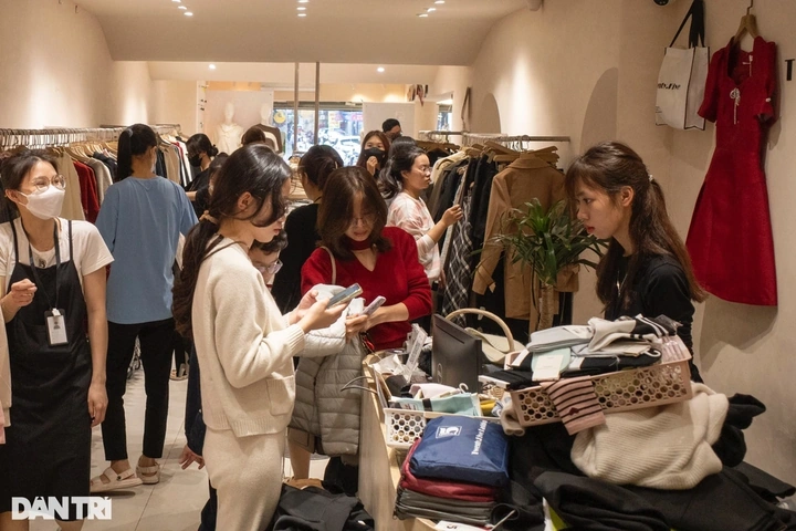 100+ Hình Ảnh Sale Quần Áo 2026 Đầy Đủ Chủ Đề, Độ Phân Giải Cao, Sẵn Sàng Để Bạn Tải Ngay 100+ Hình Ảnh Sale Quần Áo 2026 Đầy Đủ Chủ Đề, Độ Phân Giải Cao, Sẵn Sàng Để Bạn Tải Ngay