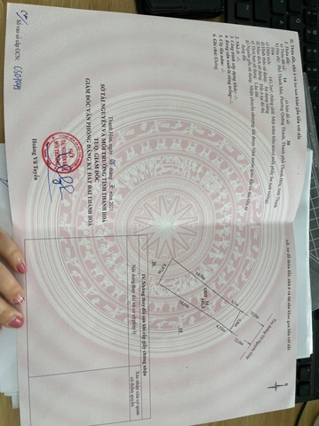 Hình Ảnh Sổ Đỏ Sổ Hồng Mới 2026: Cách Phân Biệt & Đọc Thông Tin Chính Xác Hình Ảnh Sổ Đỏ Sổ Hồng Mới 2026: Cách Phân Biệt & Đọc Thông Tin Chính Xác