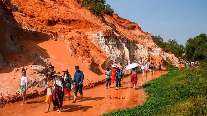 Hướng Dẫn Chi Tiết Khám Phá Suối Tiên Mũi Né: Địa Điểm, Lịch Trình, Phí Và Mẹo Chụp Ảnh Hướng Dẫn Chi Tiết Khám Phá Suối Tiên Mũi Né: Địa Điểm, Lịch Trình, Phí Và Mẹo Chụp Ảnh