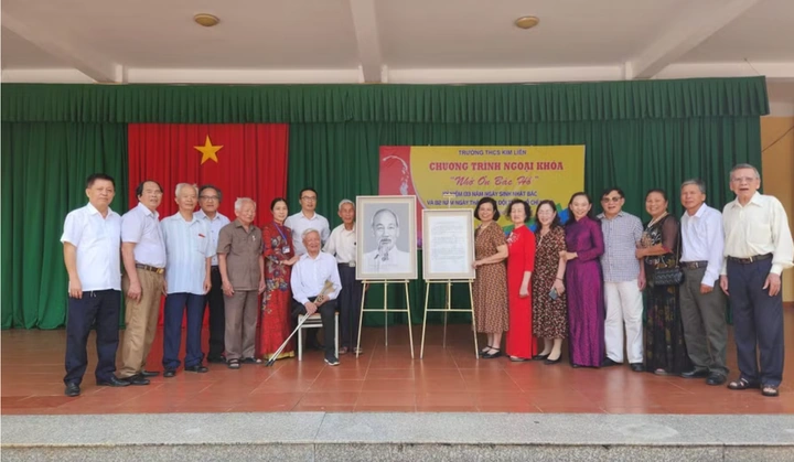 100+ Hình Ảnh Thầy Giáo Già 2026 - Bộ Sưu Tập Đầy Đủ, Chất Lượng Cao, Dễ Tải