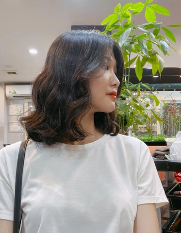 Tổng Hợp 50+ Hình Ảnh Tóc Xoăn Gợn Sóng Đẹp Nhất 2026 Cho Nữ: Từ Sóng Lơi Đến Sóng Nước Tổng Hợp 50+ Hình Ảnh Tóc Xoăn Gợn Sóng Đẹp Nhất 2026 Cho Nữ: Từ Sóng Lơi Đến Sóng Nước