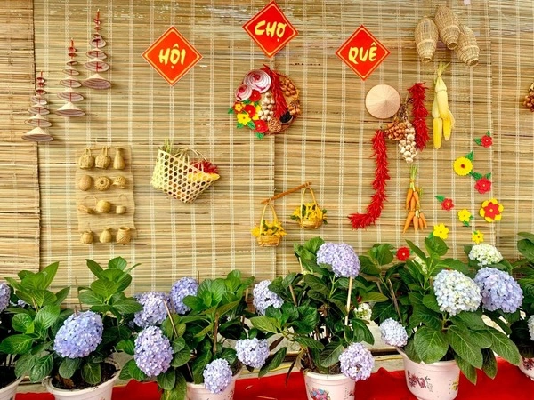 Hình Ảnh Trang Trí Hội Chợ Xuân: 20 Mẫu Thiết Kế Sáng Tạo, Chi Phí Hợp Lý Cho Người Tổ Chức Và Gian Hàng Bán Hàng Hình Ảnh Trang Trí Hội Chợ Xuân: 20 Mẫu Thiết Kế Sáng Tạo, Chi Phí Hợp Lý Cho Người Tổ Chức Và Gian Hàng Bán Hàng