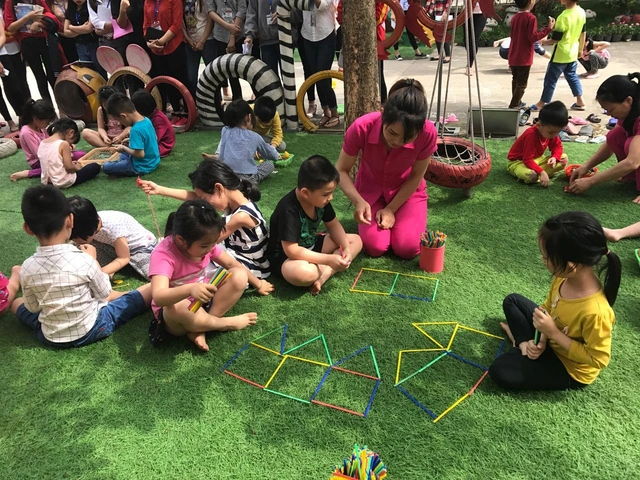 Hình Ảnh Trẻ Hoạt Động Ngoài Trời: Bộ Sưu Tập Đầy Đủ Cho Phụ Huynh & Giáo Viên Mầm Non Hình Ảnh Trẻ Hoạt Động Ngoài Trời: Bộ Sưu Tập Đầy Đủ Cho Phụ Huynh & Giáo Viên Mầm Non