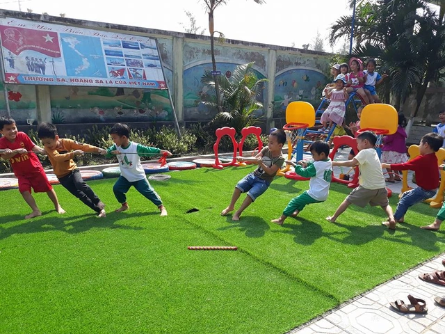 Hình Ảnh Trẻ Hoạt Động Ngoài Trời: Bộ Sưu Tập Đầy Đủ Cho Phụ Huynh & Giáo Viên Mầm Non Hình Ảnh Trẻ Hoạt Động Ngoài Trời: Bộ Sưu Tập Đầy Đủ Cho Phụ Huynh & Giáo Viên Mầm Non