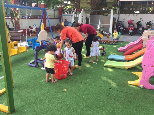 Hình Ảnh Trẻ Hoạt Động Ngoài Trời: Bộ Sưu Tập Đầy Đủ Cho Phụ Huynh & Giáo Viên Mầm Non Hình Ảnh Trẻ Hoạt Động Ngoài Trời: Bộ Sưu Tập Đầy Đủ Cho Phụ Huynh & Giáo Viên Mầm Non
