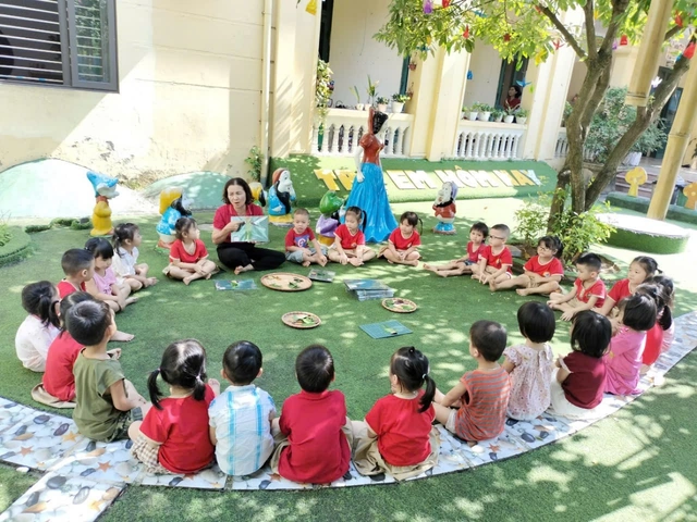 Hình Ảnh Trẻ Hoạt Động Ngoài Trời: Bộ Sưu Tập Đầy Đủ Cho Phụ Huynh & Giáo Viên Mầm Non Hình Ảnh Trẻ Hoạt Động Ngoài Trời: Bộ Sưu Tập Đầy Đủ Cho Phụ Huynh & Giáo Viên Mầm Non