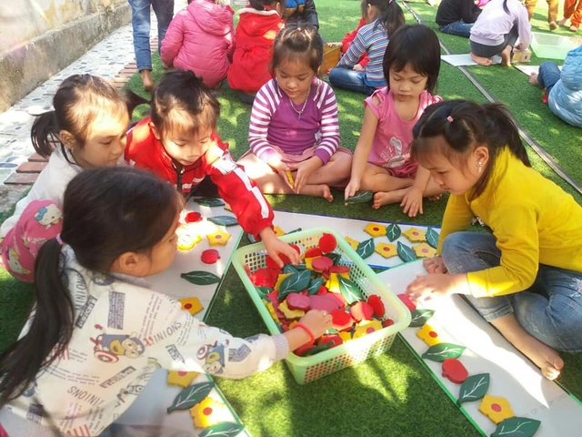 Hình Ảnh Trẻ Hoạt Động Ngoài Trời: Bộ Sưu Tập Đầy Đủ Cho Phụ Huynh & Giáo Viên Mầm Non Hình Ảnh Trẻ Hoạt Động Ngoài Trời: Bộ Sưu Tập Đầy Đủ Cho Phụ Huynh & Giáo Viên Mầm Non