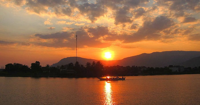 Phân Tích Hình Ảnh Trong Bài Thơ “tràng Giang” Của Huy Cận: Ý Nghĩa, Biểu Tượng & Cách Giảng Dạy Cho Học Sinh Thcs Phân Tích Hình Ảnh Trong Bài Thơ “tràng Giang” Của Huy Cận: Ý Nghĩa, Biểu Tượng & Cách Giảng Dạy Cho Học Sinh Thcs