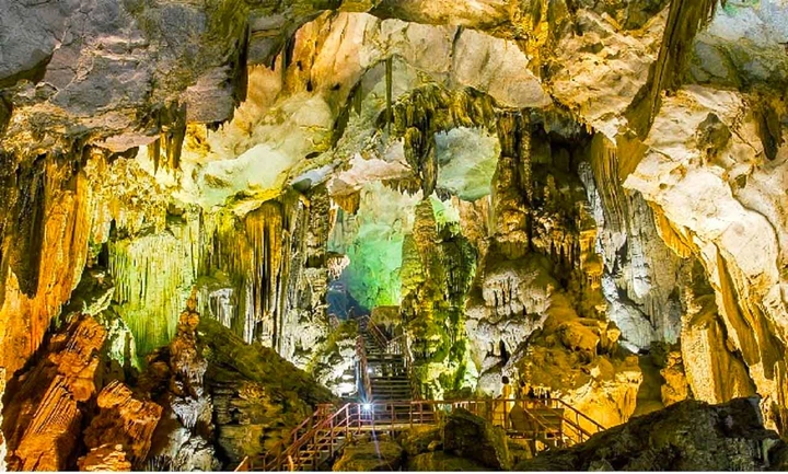 Khám Phá Bộ Sưu Tập Hình Ảnh Động Phong Nha Đẹp Nhất: Vẻ Đẹp Kỳ Vĩ Của Hang Động Quảng Bình Khám Phá Bộ Sưu Tập Hình Ảnh Động Phong Nha Đẹp Nhất: Vẻ Đẹp Kỳ Vĩ Của Hang Động Quảng Bình