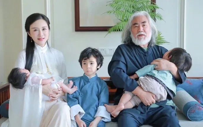 Hình Ảnh Vợ Già Chồng Trẻ: Bộ Sưu Tập Ảnh Đẹp, Câu Chuyện Cảm Động Và Góc Nhìn Chuyên Gia Tâm Lý