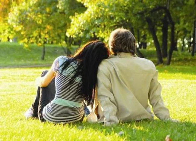 Hình Ảnh Vợ Già Chồng Trẻ: Bộ Sưu Tập Ảnh Đẹp, Câu Chuyện Cảm Động Và Góc Nhìn Chuyên Gia Tâm Lý