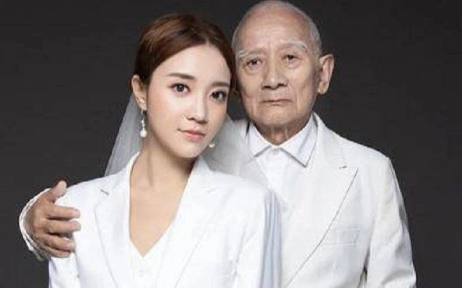 Hình Ảnh Vợ Già Chồng Trẻ: Bộ Sưu Tập Ảnh Đẹp, Câu Chuyện Cảm Động Và Góc Nhìn Chuyên Gia Tâm Lý