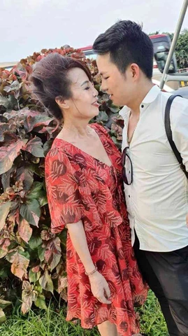 Hình Ảnh Vợ Già Chồng Trẻ: Bộ Sưu Tập Ảnh Đẹp, Câu Chuyện Cảm Động Và Góc Nhìn Chuyên Gia Tâm Lý