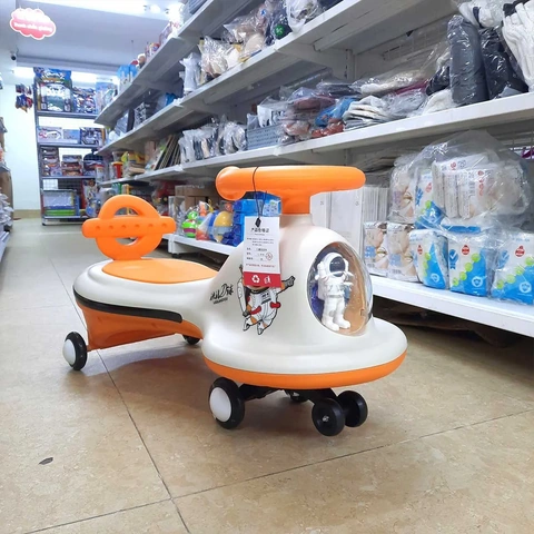 Hình Ảnh Xe Lắc Cho Bé: Bộ Sưu Tập Đầy Đủ, An Toàn & Độc Đáo Dành Cho Các Bố Mẹ Hình Ảnh Xe Lắc Cho Bé: Bộ Sưu Tập Đầy Đủ, An Toàn & Độc Đáo Dành Cho Các Bố Mẹ