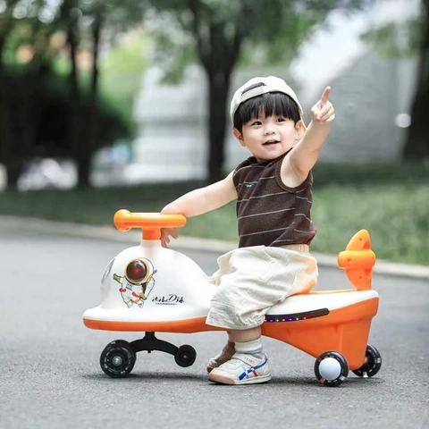 Hình Ảnh Xe Lắc Cho Bé: Bộ Sưu Tập Đầy Đủ, An Toàn & Độc Đáo Dành Cho Các Bố Mẹ Hình Ảnh Xe Lắc Cho Bé: Bộ Sưu Tập Đầy Đủ, An Toàn & Độc Đáo Dành Cho Các Bố Mẹ