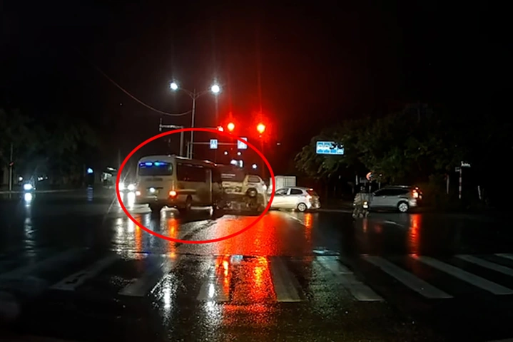 Hình Ảnh Xe Vượt Đèn Đỏ: Tất Cả Những Điều Bạn Cần Biết (dành Cho Người Lái Xe & Cư Dân Đô Thị)