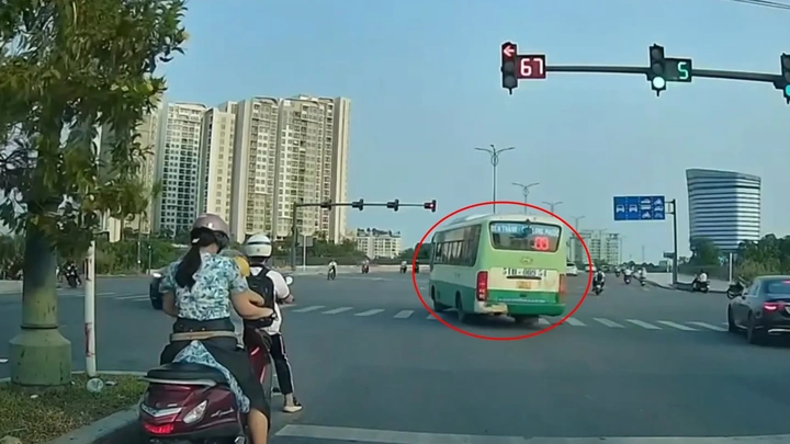 Hình Ảnh Xe Vượt Đèn Đỏ: Tất Cả Những Điều Bạn Cần Biết (dành Cho Người Lái Xe & Cư Dân Đô Thị)