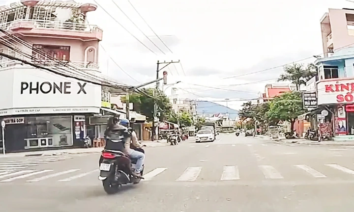 Hình Ảnh Xe Vượt Đèn Đỏ: Tất Cả Những Điều Bạn Cần Biết (dành Cho Người Lái Xe & Cư Dân Đô Thị)