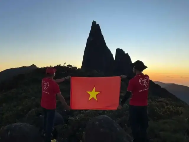 Hòn Vọng Phu Nha Trang: Hướng Dẫn Đến Đỉnh, Đường Trekking & Những Điều Cần Biết