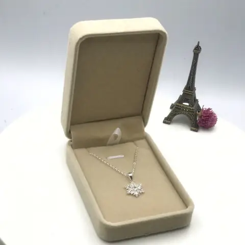 Hướng Dẫn Chọn Hộp Nhung Đựng Dây Chuyền Chuẩn Chất – Đánh Giá, Mẫu Mã Và Giá Tham Khảo Hướng Dẫn Chọn Hộp Nhung Đựng Dây Chuyền Chuẩn Chất – Đánh Giá, Mẫu Mã Và Giá Tham Khảo