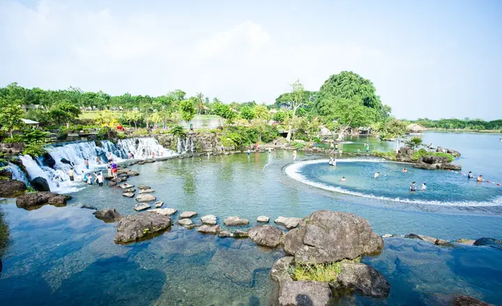 Hướng Dẫn Chi Tiết Tham Quan Khu Du Lịch Suối Mơ Quận 9: Địa Chỉ, Giờ Mở, Giá Vé Và Các Hoạt Động Hấp Dẫn