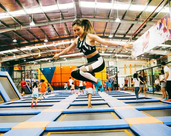 Khám Phá Jump Arena Quận 7: Địa Chỉ, Giờ Mở Cửa, Giá Vé Và Trò Chơi Bạt Nhún