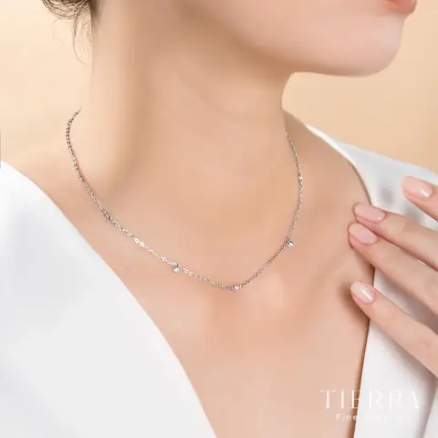 Cách Chọn Mặt Dây Chuyền Phù Hợp Với Từng Khuôn Mặt – Bí Quyết Cho Nàng Tự Tin Cách Chọn Mặt Dây Chuyền Phù Hợp Với Từng Khuôn Mặt – Bí Quyết Cho Nàng Tự Tin