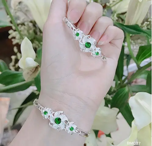Lắc Tay Đá Xanh: Cách Chọn, Ý Nghĩa Phong Thủy Và Bảo Quản Cho Người Mới Bắt Đầu Lắc Tay Đá Xanh: Cách Chọn, Ý Nghĩa Phong Thủy Và Bảo Quản Cho Người Mới Bắt Đầu