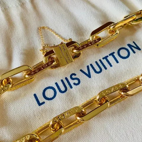 Cách Nhận Biết Lắc Tay Lv Authentic: Bí Quyết Kiểm Tra Chính Hãng Nhanh Chóng