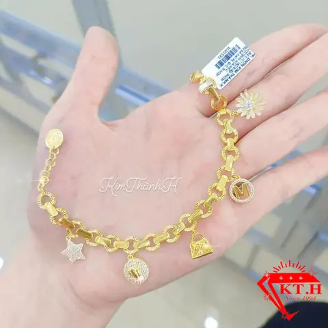 Mua Lắc Tay Nữ Tp.hcm: Mẫu Đẹp, Giá Rẻ, Chất Liệu Bạc S925 Và Cách Chọn Phù Hợp