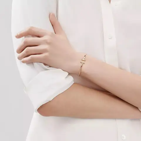 Tất Tần Tật Về Lắc Tay Tiffany & Co: Mẫu, Chất Liệu, Cách Chọn Và Mua Chính Hãng Tất Tần Tật Về Lắc Tay Tiffany & Co: Mẫu, Chất Liệu, Cách Chọn Và Mua Chính Hãng