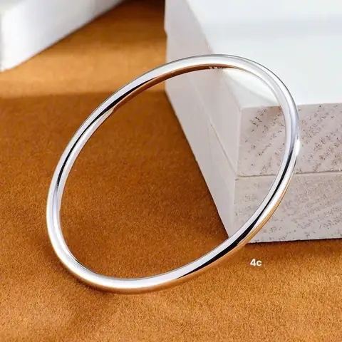 Lắc Tay Tròn Trơn: Cách Chọn, Mua Và Phối Đồ Cho Mọi Lứa Tuổi Lắc Tay Tròn Trơn: Cách Chọn, Mua Và Phối Đồ Cho Mọi Lứa Tuổi