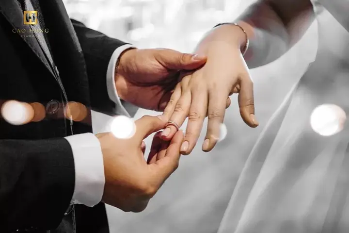 Hướng Dẫn Chi Tiết Nghi Thức Trao Nhẫn Cưới: Thời Điểm, Địa Điểm Và Các Lưu Ý Quan Trọng Hướng Dẫn Chi Tiết Nghi Thức Trao Nhẫn Cưới: Thời Điểm, Địa Điểm Và Các Lưu Ý Quan Trọng