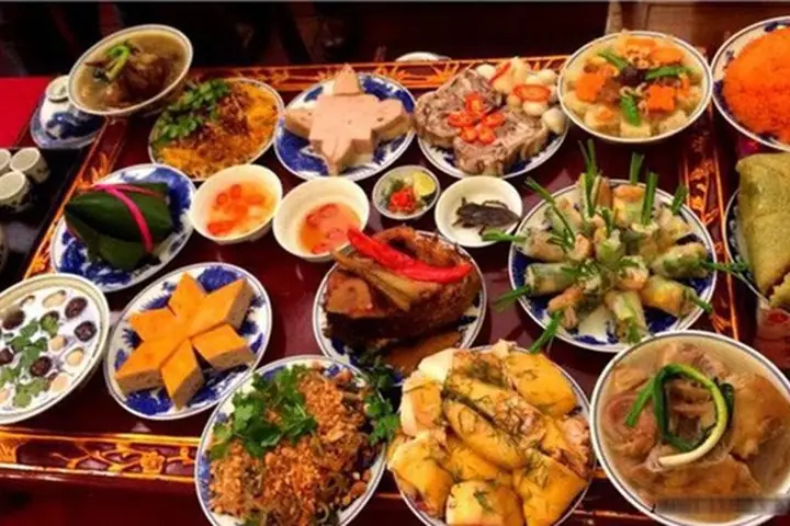 Mâm Cơm Cúng Chiều 30 Tết Gồm Những Gì? Hướng Dẫn Chuẩn Bị Đúng Phong Tục Cổ Truyền Mâm Cơm Cúng Chiều 30 Tết Gồm Những Gì? Hướng Dẫn Chuẩn Bị Đúng Phong Tục Cổ Truyền
