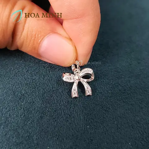 Mặt Dây Chuyền Charm: Cách Chọn Chất Liệu, Phong Cách Và Địa Chỉ Mua Uy Tín