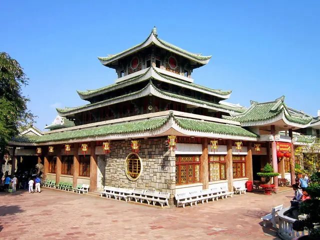 Lịch Sử, Truyền Thuyết Và Hướng Dẫn Thăm Miếu Bà Chúa Xứ Núi Sam Lịch Sử, Truyền Thuyết Và Hướng Dẫn Thăm Miếu Bà Chúa Xứ Núi Sam