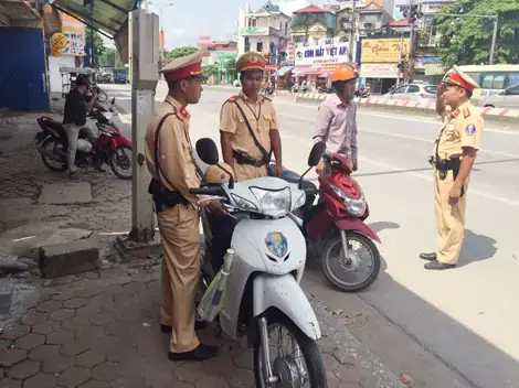 Mơ Thấy Cảnh Sát Giao Thông Bắt Xe Mình Đánh Con Gì