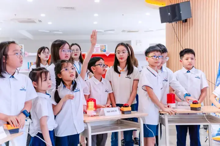 Giải Mã Giấc Mơ Thấy Mình Dạy Học Và Con Số May Mắn Liên Quan