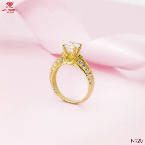 Mua Nhẫn Đính Hôn Ở Đâu? Kinh Nghiệm Chọn Nhẫn Cầu Hôn Đẹp, Giá Tốt Nhất 2026 Mua Nhẫn Đính Hôn Ở Đâu? Kinh Nghiệm Chọn Nhẫn Cầu Hôn Đẹp, Giá Tốt Nhất 2026