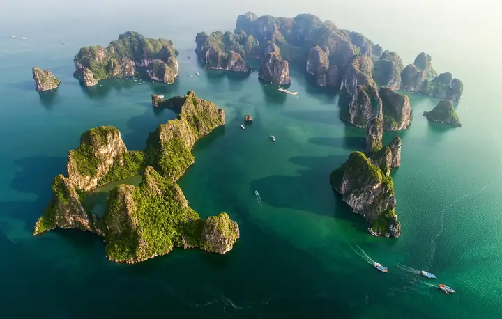 Mùa Thu Ở Vịnh Hạ Long: Điểm Đến Đẹp, Thời Tiết Lý Tưởng Và Gợi Ý Du Lịch Chi Tiết