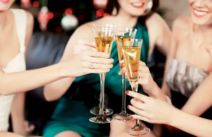 Nằm Mơ Thấy Ăn Tiệc: Đánh Số Gì Và Ý Nghĩa Con Số May Mắn