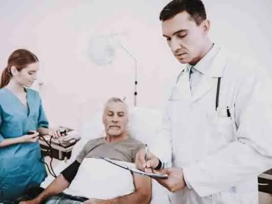 Nằm Mơ Thấy Bác Sĩ Đánh Con Gì? Giải Mã Số May Mắn Và Ý Nghĩa Chi Tiết
