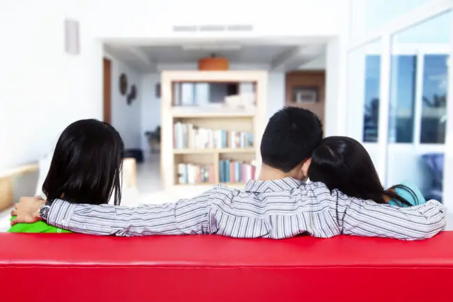 Nằm Mơ Thấy Chồng Ngoại Tình Là Điềm Gì