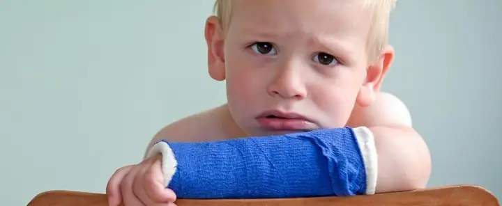 Giải Mã Giấc Mơ Con Bạn Bị Gãy Tay: Ý Nghĩa, Dấu Hiệu Và Lời Khuyên Giải Mã Giấc Mơ Con Bạn Bị Gãy Tay: Ý Nghĩa, Dấu Hiệu Và Lời Khuyên
