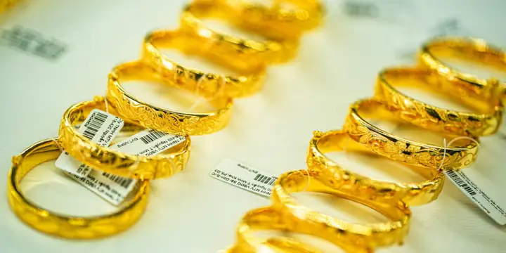 Nằm Mơ Thấy Mình Đeo Dây Chuyền Vàng Nằm Mơ Thấy Mình Đeo Dây Chuyền Vàng