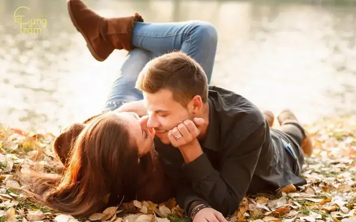 Nằm Mơ Thấy Mình Ôm Người Khác Giới: Ý Nghĩa, Nguyên Nhân Và Cách Giải Thích Chi Tiết