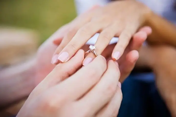 Giải Mã Giấc Mơ Thấy Người Lạ Cầu Hôn: Ý Nghĩa, Dấu Hiệu Và Cách Giải Thích Giải Mã Giấc Mơ Thấy Người Lạ Cầu Hôn: Ý Nghĩa, Dấu Hiệu Và Cách Giải Thích