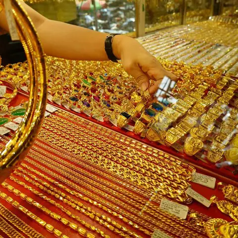 Giải Mã Giấc Mơ Thấy Nhặt Được Dây Chuyền Vàng: Ý Nghĩa, Điềm Báo Và Con Số May Mắn Giải Mã Giấc Mơ Thấy Nhặt Được Dây Chuyền Vàng: Ý Nghĩa, Điềm Báo Và Con Số May Mắn