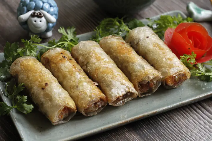 Cách Làm Nem Hải Sản Giòn Tan Tại Nhà: Hướng Dẫn Chi Tiết Cho Bà Nội Trợ